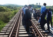 Two Koreas inspect NK railways trail_180725_article_01.jpg