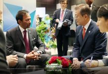 President Moon holds summits with leaders of Brunei, Laos