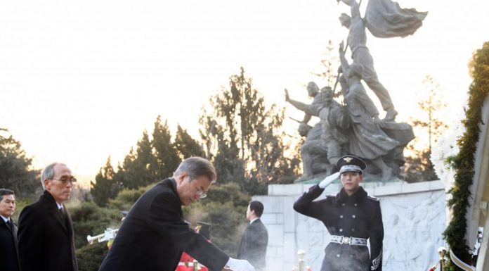 President Moon’s nat’l cemetery visit begins new year’s official schedule