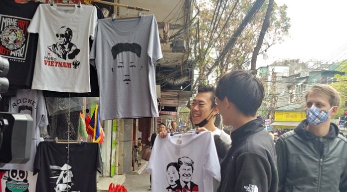 Upcoming NK-US summit fuels souvenir sales, themed burgers in Hanoi