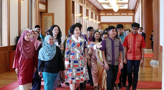 First lady hosts luncheon for int’l students from Brunei, Malaysia, Cambodia