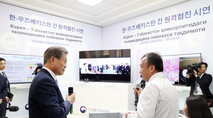 President Moon lauds e-health cooperation with Uzbekistan