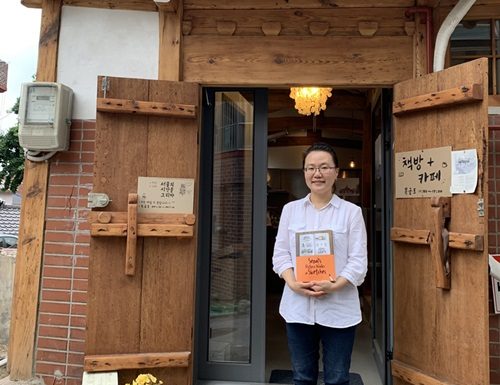 Indie bookstores cater to special interests to attract customers