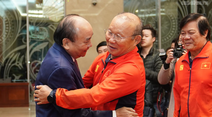 Vietnamese PM fetes men’s soccer coach Park at official residence