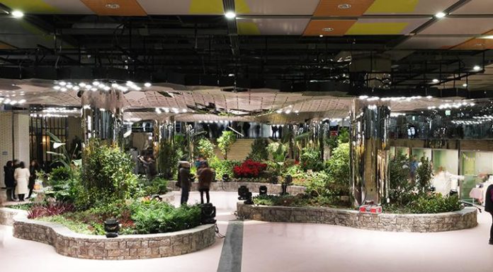 Underground solar-powered garden opened at Seoul subway station