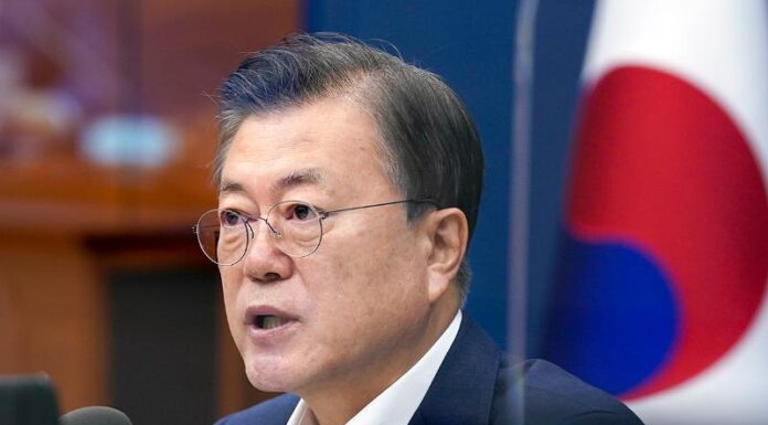 President Moon, first lady to get AstraZeneca vaccine on March 23