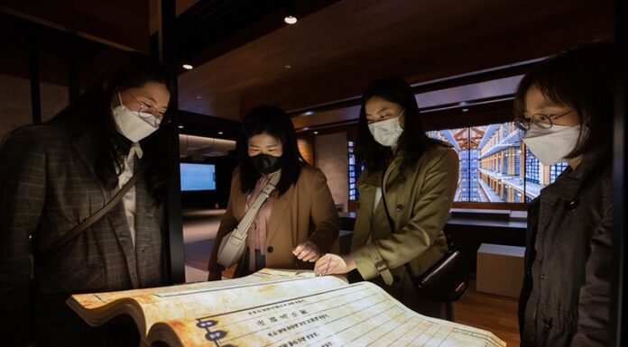 Nat’l library section offers high-tech look at historical documents, books