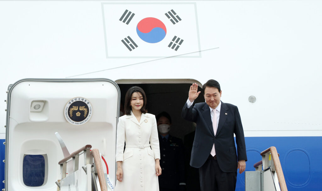 President Yoon leaves for NATO summit in his diplomatic debut - Gangnam.com