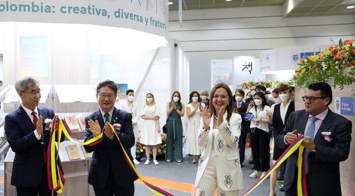 Culture minister hails full-scale return of Seoul book fair in 3 years