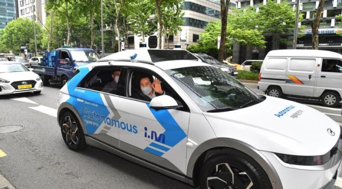 Self-driving cars able to make U-turns, change lanes tested in Seoul