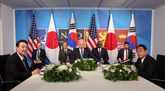 Korea to hold 1st summit with Japan in nearly 3 years