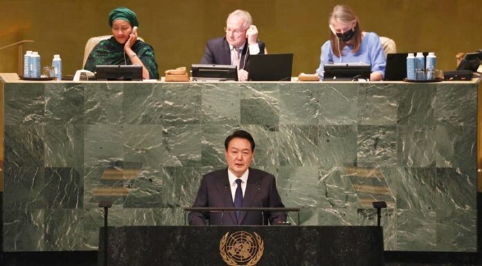 President urges int’l solidarity to defend freedom in 1st UN speech