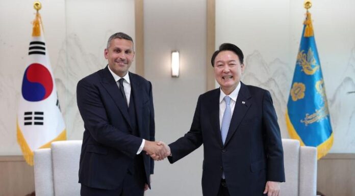 President Yoon, UAE envoy discuss bilateral ties in Seoul