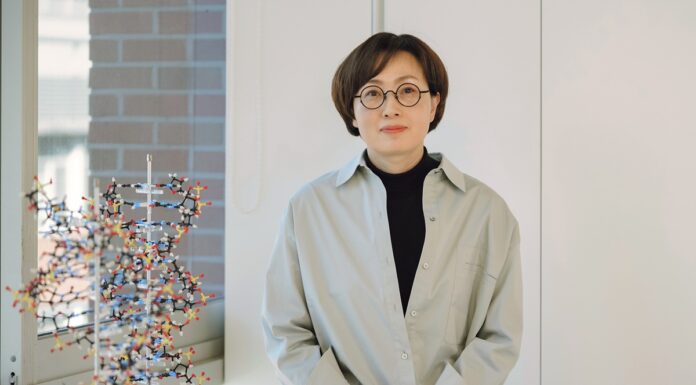 Biologist in Asian first wins famed global honor in life sciences