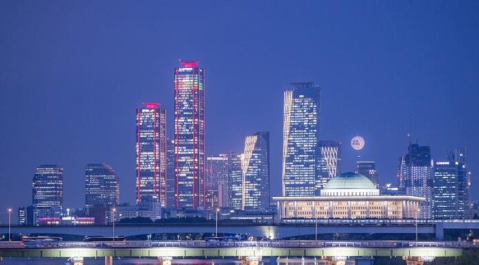 OECD keeps Korea’s growth forecast at 2.6%, cites spending, chips