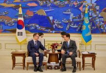 President Lee hosts ceremony for eight new foreign ambassadors