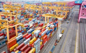 The current account surplus in the second quarter reached USD 116.63 billion, according to data on the statistic of major economies compiled by the International Monetary Fund and posted on the Bank of Korea's Economic Statistics System on Oct. 25, second among 36 major economies, trailing only China (USD 193.72 billion). Shown are containers stacked high at Pier 3 of Busan New Port. (Busan Port Authority)