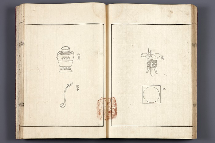  Raising silkworms was one of the most important rituals for a queen during Joseon times. This book, the <i>Chinjameuigwae</i> (1767) (친잠의궤, 親蠶儀軌), shows how to raise silkworms. 